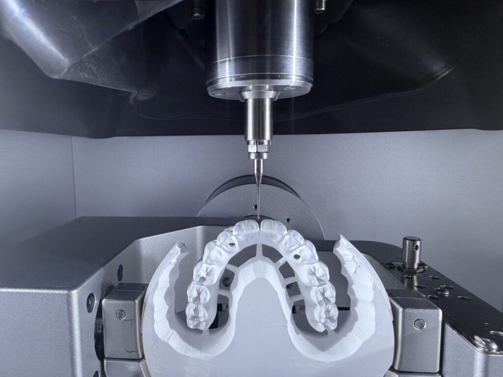 WHITETH 5-axis dental milling machine